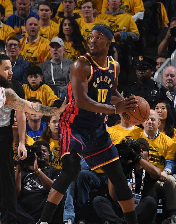 包含巴特勒重返赛场，出色防守首场状态出色，勇士观众沸腾！赢得满堂喝彩的词条-九游娱乐平台